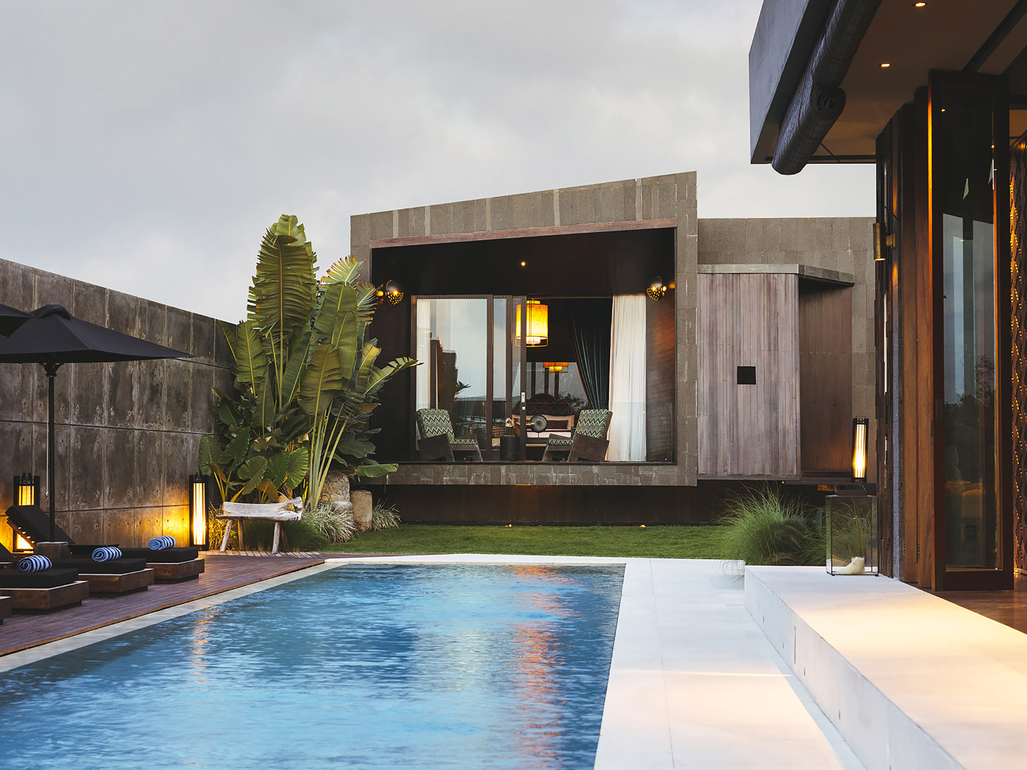 Villa Kayajiwa - Swimming pool and sejoli room feature - Villa Kayajiwa, Canggu, Bali